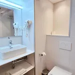 מלון Cardiff 3*