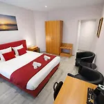 Cardiff Готель 3*