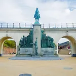 Готель Cardiff