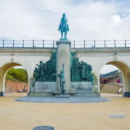 Готель Cardiff