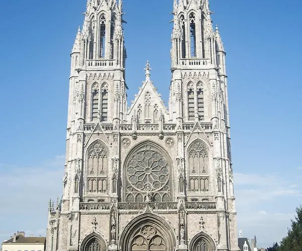 Отель Cardiff 3*