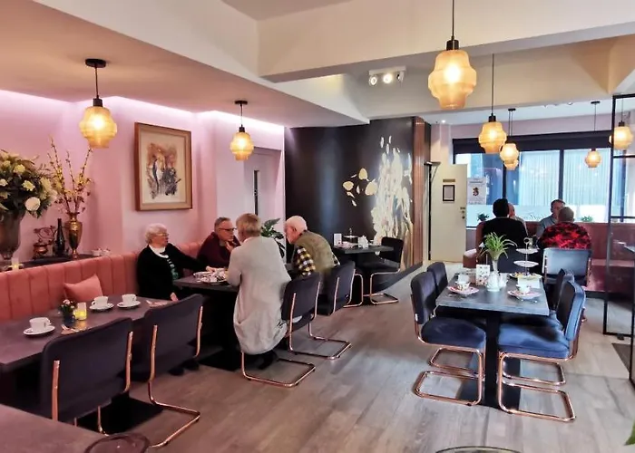 Готель Cardiff 3*